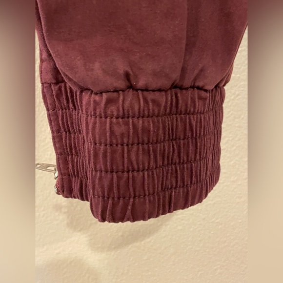 J BRAND burgundy pants with pockets and zipper detailing at ankle - Picture 3 of 5